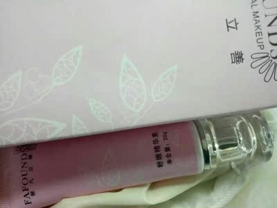 青春期过后，身体某些部位都变黑了，尤其是屁股。收到货后迫不及待用了，包装看上去一般，有淡淡的清香，很温和不刺激，吸收很快，肌肤很润滑，味道也不刺激，有一点点变化了，相信以后经常用效果应该会更好，强力推荐。