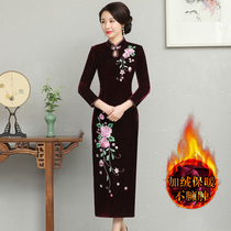 2021 new embroidered golden velvet improved cheongsam happy mother-in-law wedding dress plus velvet to keep warm winter