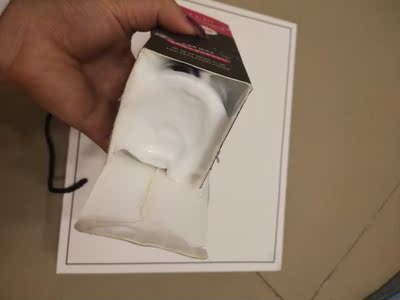 都成这个样子了，我都怀疑是不是过期的，我也是服了，这样子怎么用啊