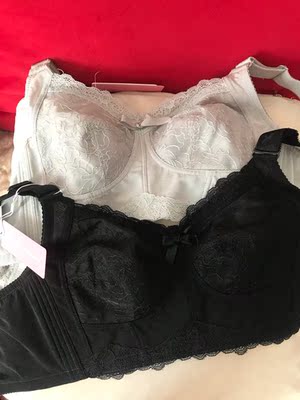 一起买了两件，一个黑色一个灰色。到了就试了一下，果然显小，而且不下垂😄。码很准，舒服，还送了乳贴和加长扣，贴心。赞一个