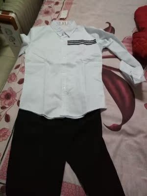 儿子元旦歌诵比赛穿的,佷精神,很帅气。😄😄😄 儿子元旦歌诵比赛穿的,佷精神,很帅气。😄😄😄