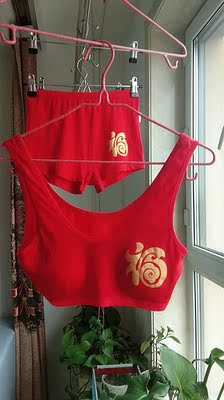 是纯棉的，质量很好，颜色很正，水洗不褪色。好评。