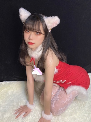 不喜欢小猫咪干嘛要摸她的头呢 不喜欢小猫咪干嘛要摸她的头呢