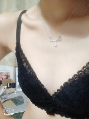 内衣设计很性感,我很喜欢,料子舒服,无钢圈,很柔软,聚拢效果好,穿着很舒服,性价比高,值得购买 内衣设计很性感,我很喜欢,料子舒服,无钢圈,很柔软,聚拢效果好,穿着很舒服,性价比高,值得购买