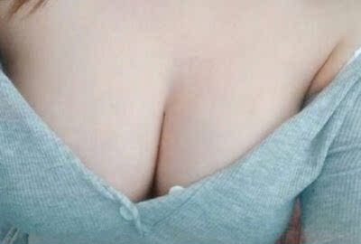 产品的效果不错的，这让我真的非常的激动，这款丰胸霜淡淡的清香的味道，非常的适合我，也非常的喜欢的一款产品呢，我会继续坚持使用的，期待接下来的变化