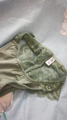 不得不好评啊,内衣聚拢效果特别好,罩杯很柔弱舒服,内衣也很性感。 物流我也是很满意,昨天晚上下单,今天下午就收到了。 好评+推荐。 不得不好评啊,内衣聚拢效果特别好,罩杯很柔弱舒服,内衣也很性感。 物流我也是很满意,昨天晚上下单,今天下午就收到了。 好评+推荐。