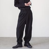 COLN has a unique style of heavy workmanship buckles loose wide-legged radish pants upper body one-second shape