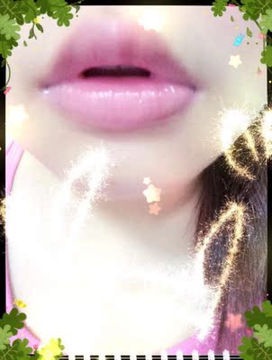 之前嘴唇很黑很难看，就是涂着口红也不能完全遮住，很难看让我很没有自信，一开始也很担心有没有 效果，一直都在坚持着使用，果然没让我失望，一瓶快用完了，现在嘴唇的黑色素已经淡了很多了，好 看很多了