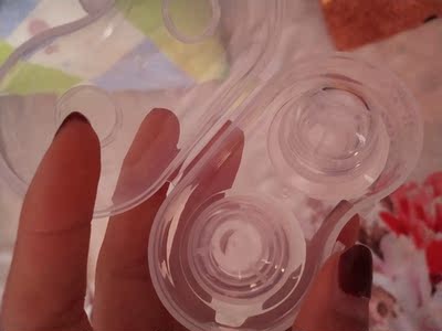 刚收到就试了一下，贴付力很强，乳头有一半凹陷，一直很困扰去做检查又不好意思，这个确实效果挺好，刚用的时候会有点疼，戴一会就好了，就是不知道，戴久的话吸附力怎么样，用了以后再来追加