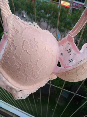 内衣收到了，质量感觉不错，料子也好，收副乳，聚拢效果都好，总之很满意