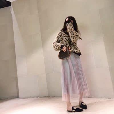 好漂亮的百褶裙，之前选了几家，看了好多最终选择了这家，没有让我失望，美美哒裙子很仙，长度刚好，也不显胯部，很飘逸超有范，同事都说我眼光好。