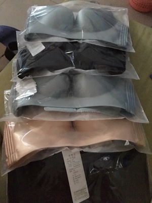 趁着这次双十一活动,一下子买了五件,够穿很久了。看到新的内衣很开心,这款简单的一直在穿,挺舒服,质量很好,没发现褪色和变形 趁着这次双十一活动,一下子买了五件,够穿很久了。看到新的内衣很开心,这款简单的一直在穿,挺舒服,质量很好,没发现褪色和变形