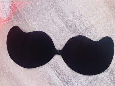 质量很好，面料很光滑，不是那种黏腻的胶面。也有型哦～这个价格真心不贵。