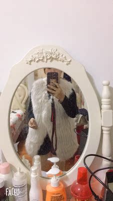 很不错,挺满意,也挺暖和的,和之前的皮草差不多,质量也相当不错,比较满意的一次购物,大家放心购买 很不错,挺满意,也挺暖和的,和之前的皮草差不多,质量也相当不错,比较满意的一次购物,大家放心购买