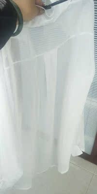 这个衣服收到就试穿了一下!轻,透,薄,垂,穿着很舒服!可以当睡衣也可以外穿,当防晒衣,不错! 这个衣服收到就试穿了一下!轻,透,薄,垂,穿着很舒服!可以当睡衣也可以外穿,当防晒衣,不错!