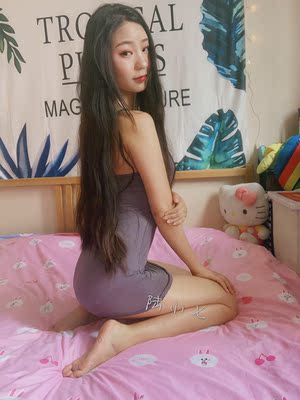 物流很快,第二天就收到了,衣服质感滑滑的,穿上很修身,挺显瘦的,肩带可以自由调节长短。一下买了好几件,喜欢! 物流很快,第二天就收到了,衣服质感滑滑的,穿上很修身,挺显瘦的,肩带可以自由调节长短。一下买了好几件,喜欢!