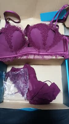 挺好看的酒红色,穿起来也舒服,质量也不错好评 挺好看的酒红色,穿起来也舒服,质量也不错好评