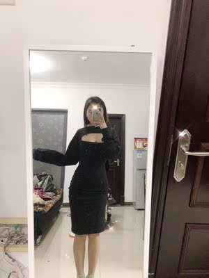 买得有点小。胸哪里小了,但是懒得换了。很少买到腰围那么合适的衣服。开心。没什么弹性。一点也不透。很喜欢。想在买一条。 买得有点小。胸哪里小了,但是懒得换了。很少买到腰围那么合适的衣服。开心。没什么弹性。一点也不透。很喜欢。想在买一条。