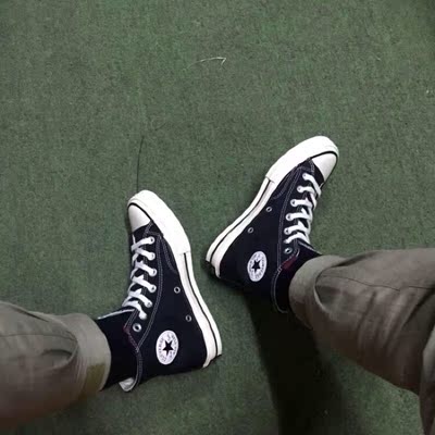 很奈斯啊，鞋子很漂亮，穿上包裹性很好，突破侧向防止变形设计很到位，穿上很帅气！而且是有保证真品的，买的很放心！服务也很周到！物流也很快 非常好的一次购物，满分。