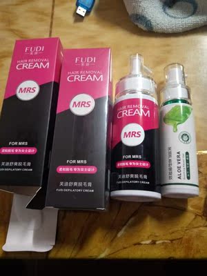 不错的一款脱毛膏，还是男朋友帮我下决定的，总在那几家看来看去，我男朋友帮我绝对这家的，还好没有挑错，得到我想要的效果了，谢谢亲爱的，很好用，同时抑制效果也蛮不错的，效果越来越明显了特意用过以后才来评价，无痛脱毛也脱得干净，赠送的刮板很趁手，涂抹后，等时间到了刮，全程不脏手，毛脱得也比较干净，没过敏，而且脱的也比较干净，产品特别温和，脱毛膏的效果不错，十多分钟就可以轻轻松松脱毛，无痛脱毛也脱得干净，很好用。