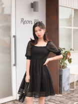 Seven Volume One cut small man black wave spot French leak clavicle square collar bubble sleeve short sleeve dress women Summer 399
