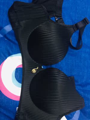 宝贝很棒，手感特别好，没钢圈穿着很舒服，店家服务真的很好，店铺已收藏准备再入手！👍