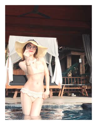 衣服很美。海边很适合。