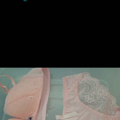 原来粉色也很好看,重点是前扣式,方便哺乳,特意买的。 原来粉色也很好看,重点是前扣式,方便哺乳,特意买的。