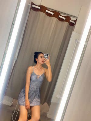 满满高级感,意外的惊喜,面料比图片上的要稍微亮一些,有些银丝的感觉,针织的舒适柔软,穿上很舒服,质量做工都很好,很显瘦,拉的腰线比较好看,拍照挺上镜,过几天跟闺蜜一起泡温泉正好。 满满高级感,意外的惊喜,面料比图片上的要稍微亮一些,有些银丝的感觉,针织的舒适柔软,穿上很舒服,质量做工都很好,很显瘦,拉的腰线比较好看,拍照挺上镜,过几天跟闺蜜一起泡温泉正好。