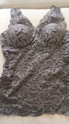 面料舒服，做工也很好，想买的颜色没有了，买的灰色，也可以，一分钱一分货，满意。