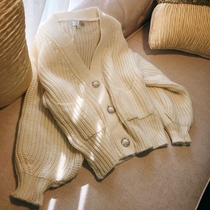 French elegant socialite temperament thick rod knitted V-neck pearl buckle short bat sleeve white sweater jacket cardigan