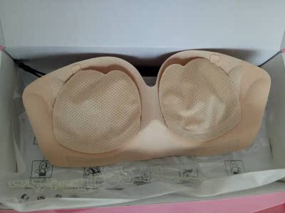 内衣很服帖，面料摸着很不错，聚拢效果非常棒，穿着一天也没有移位滑落，非常满意