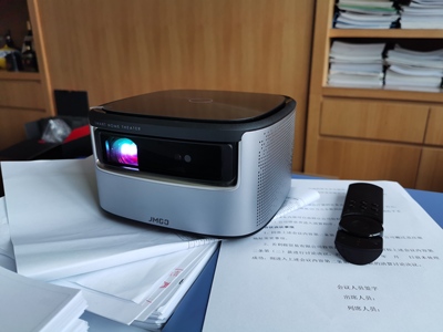 点评达人评测极米无屏电视Play X 便携投影机怎么样，图像清晰吗