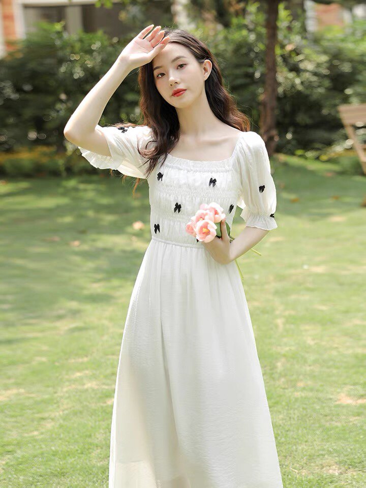 裙子女夏长裙仙女裙方领泡泡袖初恋温柔风甜美白色连衣裙法式长款_乐