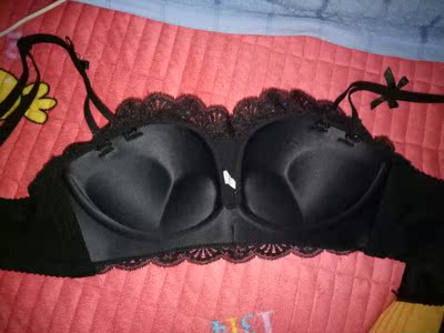 宝贝挺漂亮的,小胸也可以有沟沟,建议买34的,因为我买的有点小。喜欢哦。❤ 宝贝挺漂亮的,小胸也可以有沟沟,建议买34的,因为我买的有点小。喜欢哦。❤