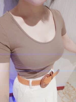 坚持用到现在胸部紧实了好多，而且还变得挺起来了呢，也看着丰满了很多。文胸已经换了一个罩杯，最满意的是胸部胸型也美观了，穿衣服都比以前漂亮了呢。姐妹们，一定要坚持使用，效果会让你出乎意料的好