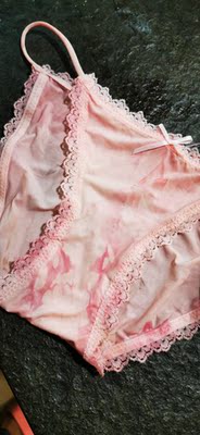 差评,我备注了2酒红1灰1黑到了以后是浅粉色,卖家是是我没有和她们沟通。OK我认了,洗一水掉色了。。这件是完全不能要了。 差评,我备注了2酒红1灰1黑到了以后是浅粉色,卖家是是我没有和她们沟通。OK我认了,洗一水掉色了。。这件是完全不能要了。