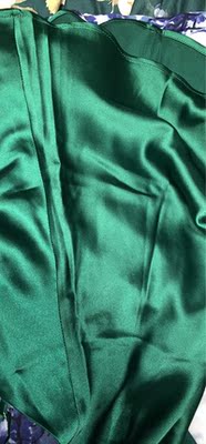 面料摸着舒服，穿上显白，很满意