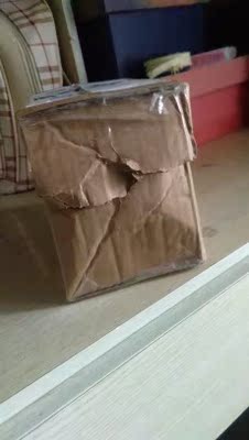 快递有被拆过的痕迹呢,但是客服态度很好 快递有被拆过的痕迹呢,但是客服态度很好