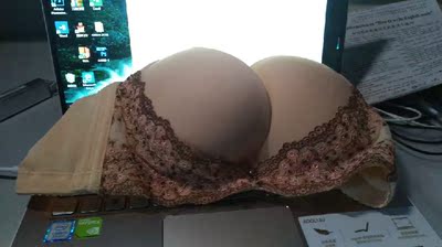 不愧是正品，非常棒的内衣，在双十一打折很厉害，与我之前在这家店买的质量一样，没买的话很亏，一个价格端位的内衣，这个性价比比较高，穿上这个内衣显得胸大细腰，很显气质。