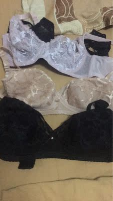 双十一买了四件，确实比实体店便宜点，一直都穿这款有钢圈的薄款内衣，无钢圈的这款第一次尝试买没有D杯，买的C杯的罩杯有点点小，胸围刚好。总体来说还是很不错的。双十一买了四件，确实比实体店便宜点，一直都穿这款有钢圈的薄款内衣，无钢圈的这款第一次尝试买没有D杯，买的C杯的罩杯有点点小，胸围刚好。总体来说还是很不错的。客服服务不是很好，问个问题好久才有人回，回的也不是很有耐心和周到。