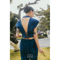 (Fashion Week) painted moon original show blue dye linen Chinese qipao collar high waist lacing and open-back blouses limited