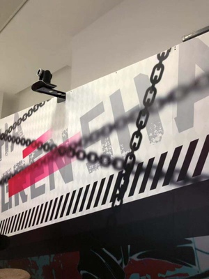 刚收到货就迫不及待打开试了，用了几天了高清流畅，效果比之前的摄像头提升很多，非常满意。技术支持很到位，一次就搞定了，提别提醒一下一定要配合灯光使用，不然效果出不来 ，也会推荐给其他的主播朋友的，满分～