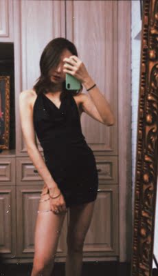 特意练了大腿才买这种高开口的裙子,果然比以前的麻杆腿视觉效果好。 特意练了大腿才买这种高开口的裙子,果然比以前的麻杆腿视觉效果好。