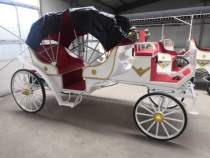 Hot sale European carriage car paint sightseeing Royal family scenic area tourism custom retro ornaments can be changed to electric rental