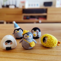 Boutique wool felt poking music handmade diy material bag sushi Penguin gift box Doll Doll cartoon mobile phone chain