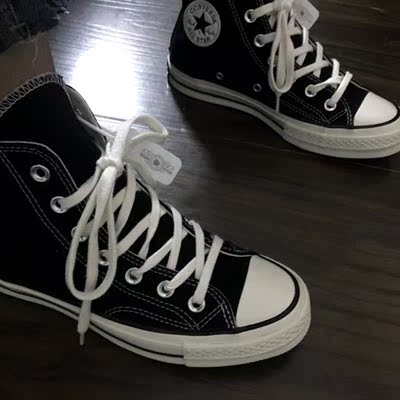 鞋子质量没的说，毕竟是品牌的鞋子，款式也是经典款，透气性很好，外形时尚，上身效果非常好，而且很好搭配衣服，性价比还好，平时毕竟喜休闲类鞋类的~穿上效果好，喜欢。