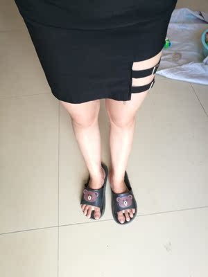 面料薄款的，很合身非常性感，洗了也不褪色，大爱！