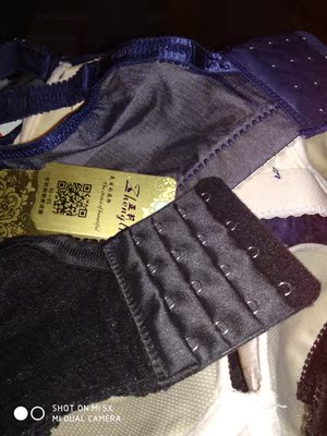 内衣质量棒棒的,穿起来很舒服,面料是很亲肤的面料。建议大家购买哦 内衣质量棒棒的,穿起来很舒服,面料是很亲肤的面料。建议大家购买哦