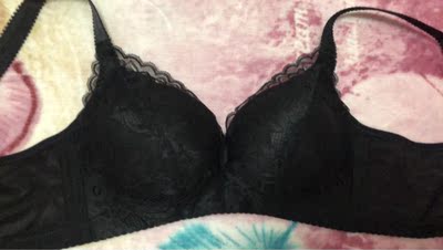 很好看啊，跟图片一样，不扎皮肤，蕾丝也是很柔软的那种，喜欢就快点入手吧